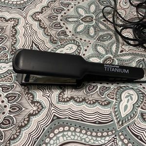 BaByliss Pro Titanium flat iron 2”